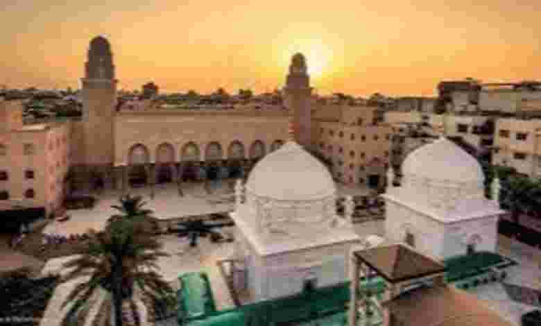 Masjid-e-Moazzam, Surat, Gujarat